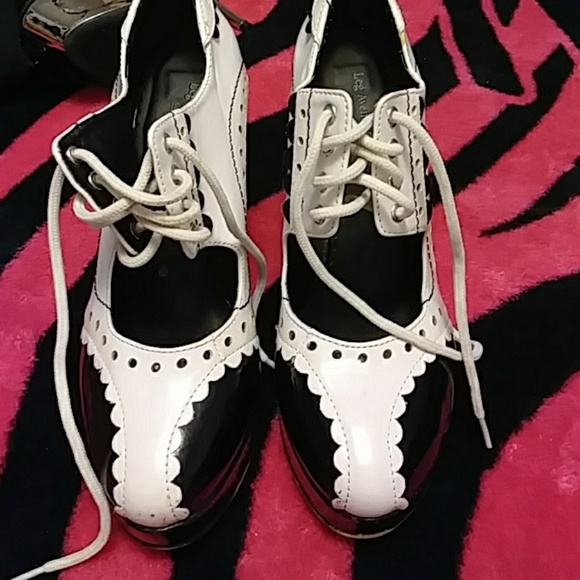 Leg Avenue Brass Knuckle Heels - Picture 5 of 5